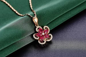 Easy Ways to Repair a Damaged Diamond Necklace Chain